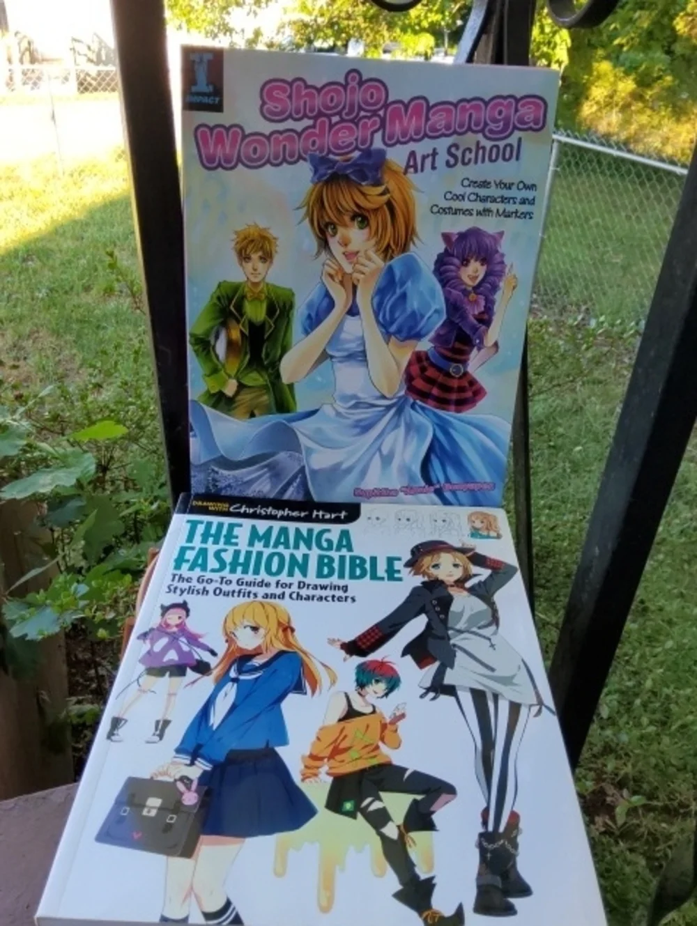 Bundle of two Drawing Christopher Hart. Anime.